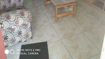 Apartamento, 2 quartos | Área de estar | TV