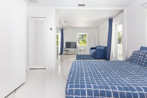 6 bedrooms, iron/ironing board, free WiFi, bed sheets