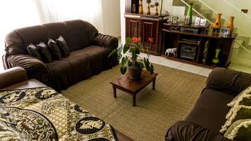 Fernseher, DVD-Player, Kinderspielzeug