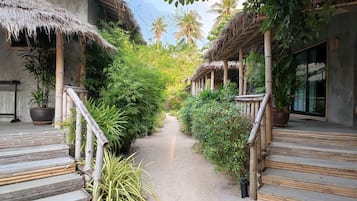 Garden Bungalow | In-room safe, blackout drapes, free WiFi, bed sheets