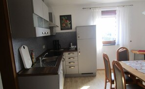 Refrigerador, horno, parrilla de estufa y lavavajillas 