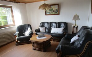 Flat-screen TV, books - Holiday home Nice view for 1 - 5 persons (Esch)
