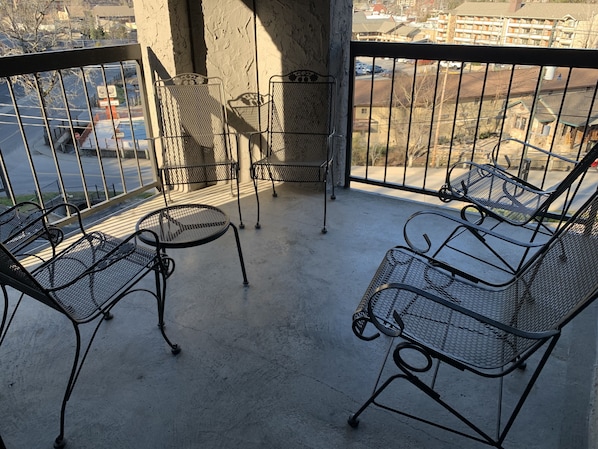 Property grounds - OGP512 downtown near Ripley's Aquarium & Anakeesta (Gatlinburg)