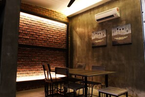 In-room dining - Owl Homestay (Kuala Lumpur)