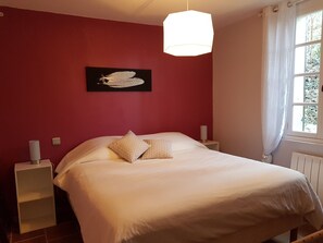 3 slaapkamers, een bureau, wifi, beddengoed