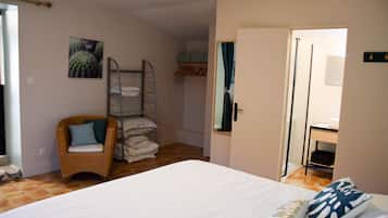 3 camere, una scrivania, Wi-Fi, lenzuola