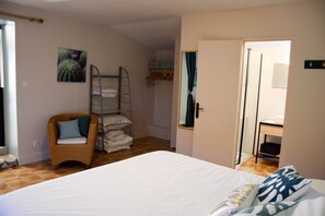 3 chambres, bureau, Wi-Fi, draps fournis