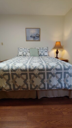 2 bedrooms, iron/ironing board, free WiFi, bed sheets - Tranquil Mountain Cottage (Wheelchair Accessible) (Candler)