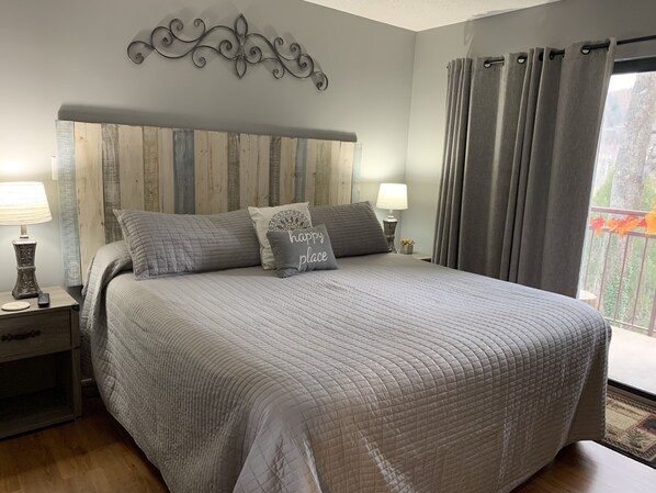 1 slaapkamer, een strijkplank/strijkijzer, gratis wifi, beddengoed