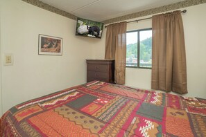 1 bedroom, iron/ironing board, WiFi (free), bed sheets