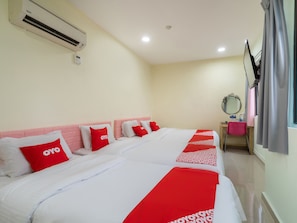 Premium Suite | Desk, free WiFi, bed sheets - OYO 89717 Budget Star Hotel (Kuala Lumpur)