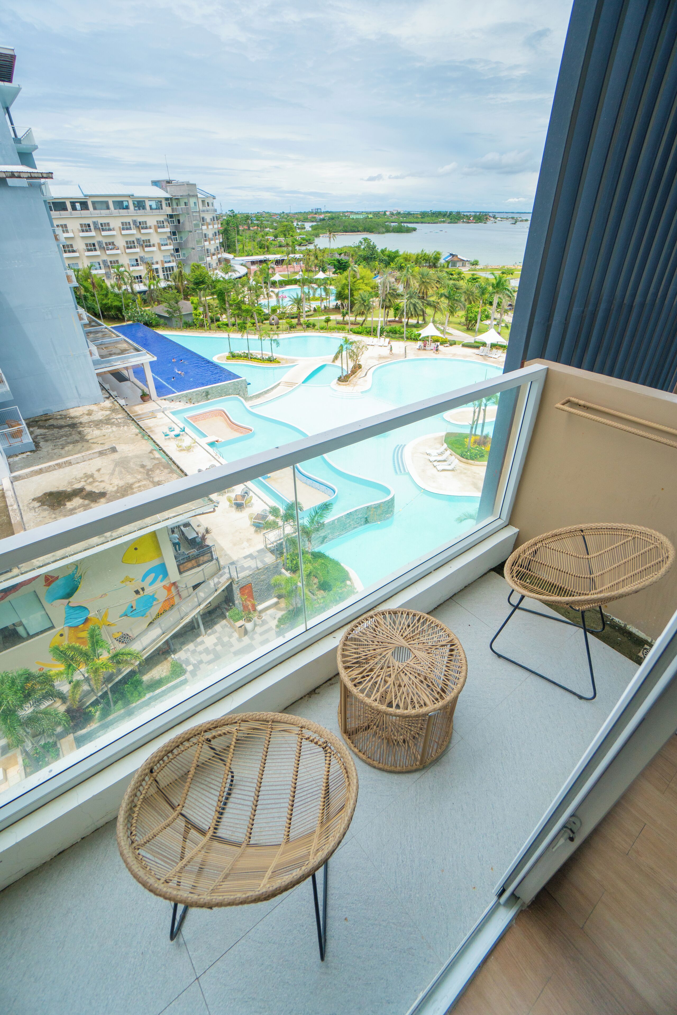 Minibar, in-room safe, desk, laptop workspace