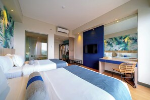 Chambre, vue sur la piscine (Solea Palm) | Minibar, coffre-fort, bureau