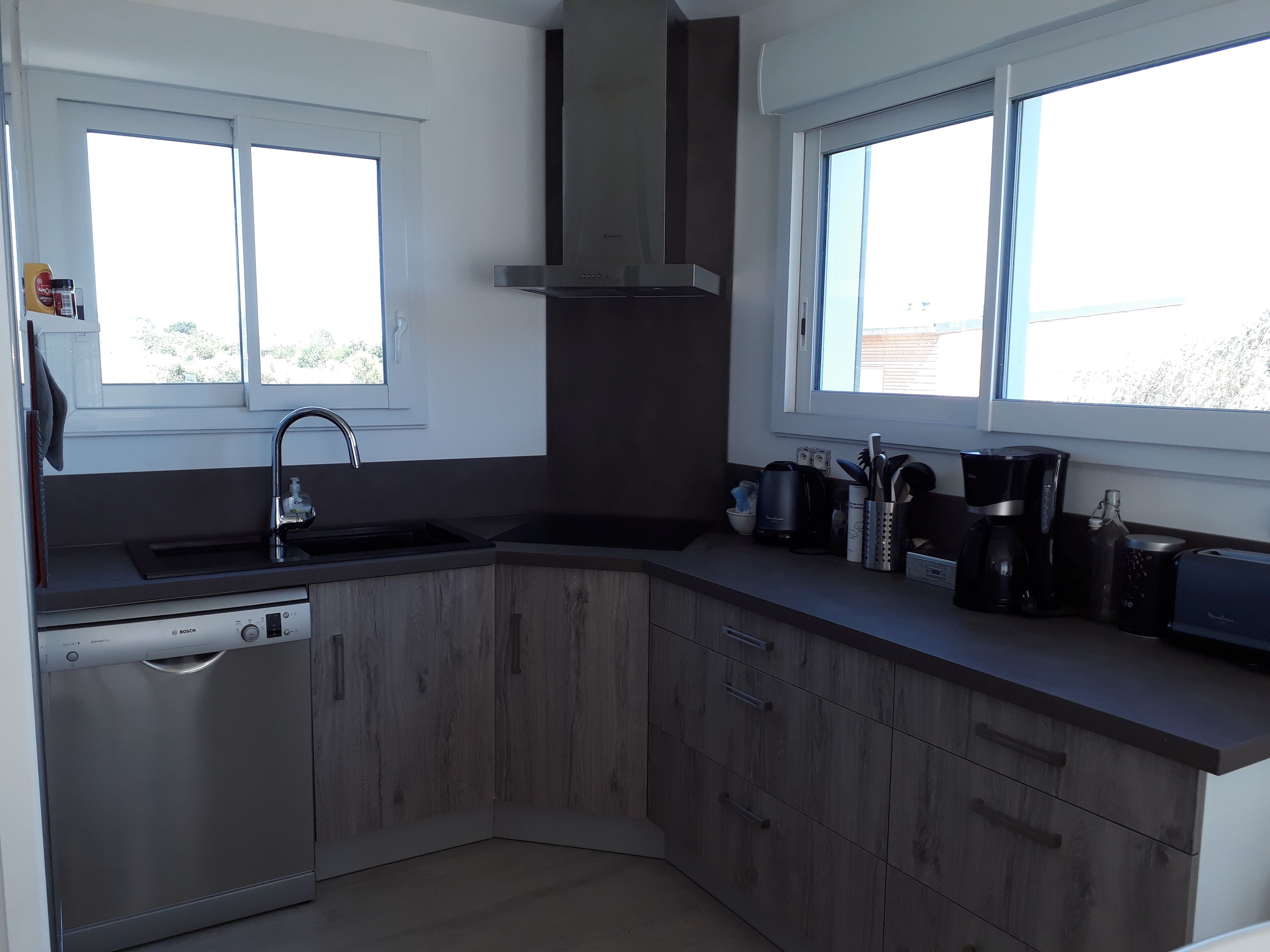 Kühlschrank, Mikrowelle, Ofen, Herdplatte