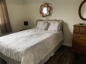 2 soverom, strykejern/-brett, wi-fi (inkludert) og sengetøy