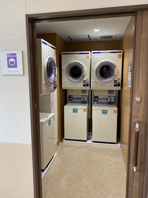 Laundry room - Wild Cherry Blossom Hostel Tokyo Koganei (Koganei)