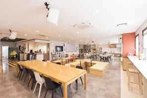 Lounge - Wild Cherry Blossom Hostel Tokyo Koganei (Koganei)