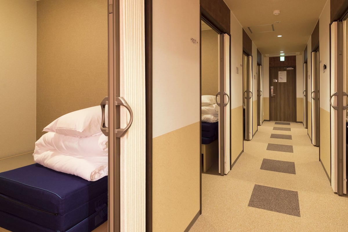 Cabin, Mixed Dorm (Semi-Private) | Laptop workspace, free WiFi, bed sheets