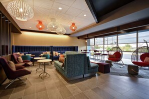Lobby - TRU By Hilton Winchester (Winchester)