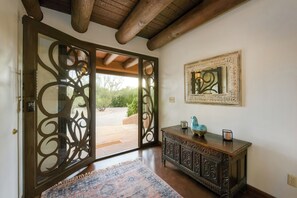 Interior - Catalina Foothills oasis on 2.1 acres with private pool & putting green (Tucson)