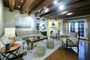 TV, fireplace, books - Catalina Foothills oasis on 2.1 acres with private pool & putting green (Tucson)