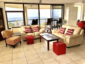 Lounge - Cairns Apartment Esplanade Ocean Views (Cairns)
