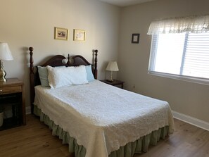 2 bedrooms, iron/ironing board, free WiFi, bed sheets - Gatlinburg Chateau 409 is a beautiful 2BR condo and a short walk to downtown (Gatlinburg)