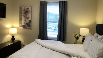 2 chambres, bureau, fer et planche à repasser, accès au Wi-Fi (inclus)