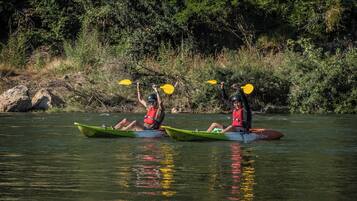 Chèo thuyền kayak