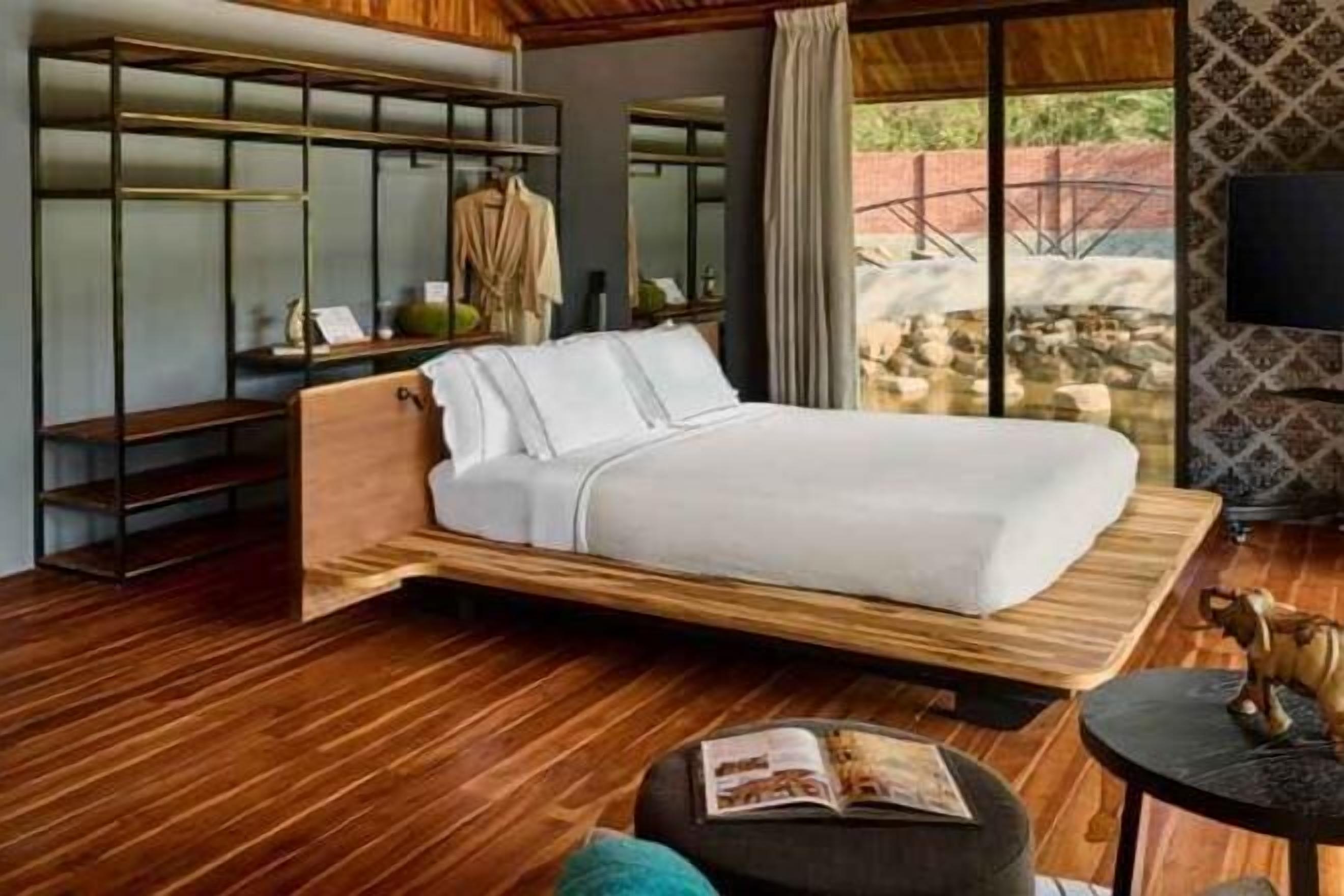 Egyptian cotton sheets, premium bedding, minibar, in-room safe