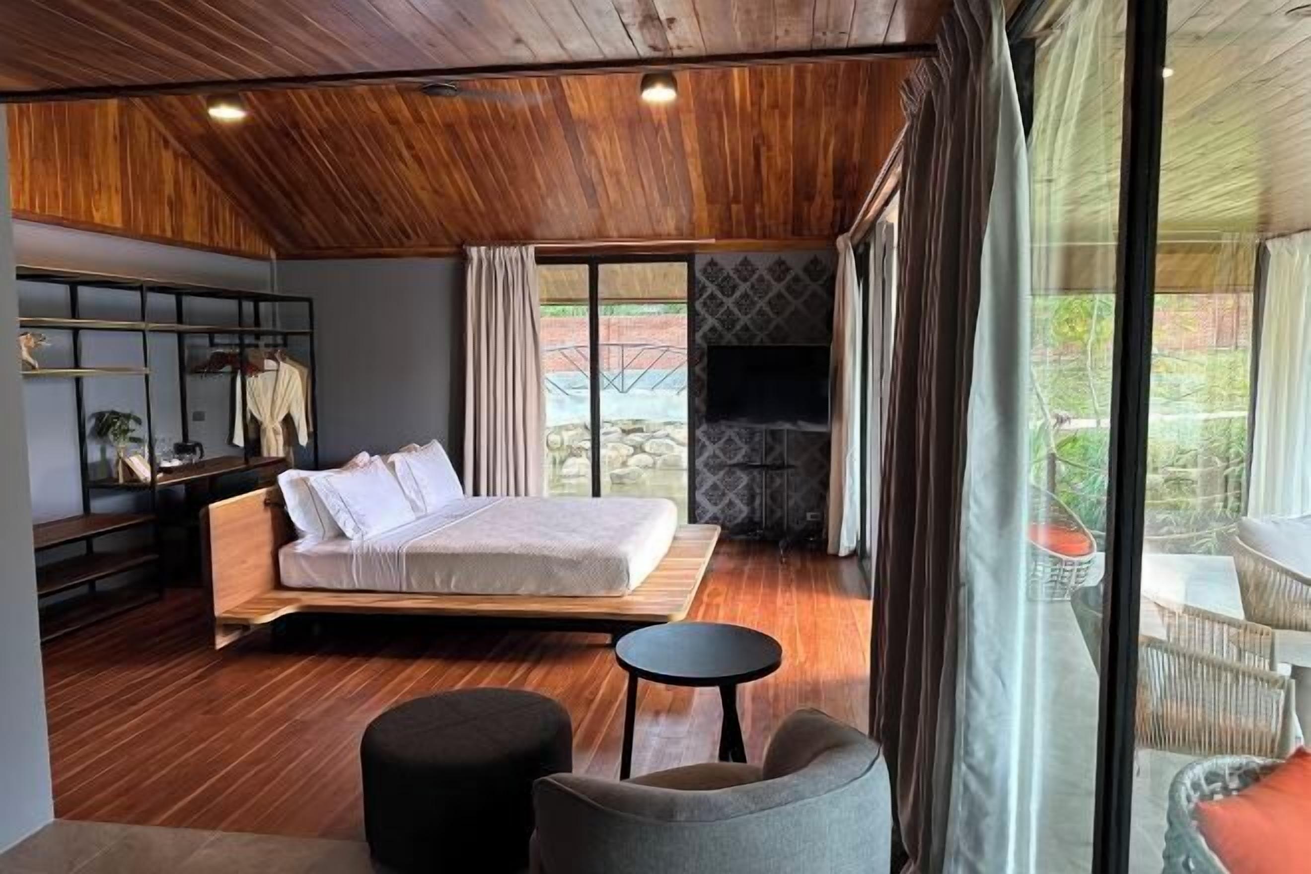 Sábanas de algodón egipcio, ropa de cama de alta calidad y minibar 