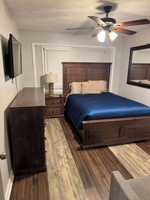 4 bedrooms, iron/ironing board, bed sheets