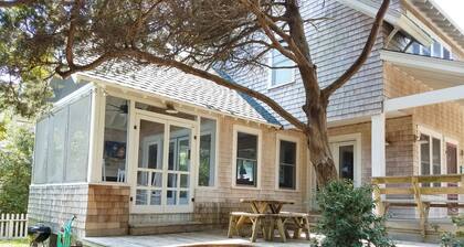 Wisteria Cottage: Covered porches, deck, and spacious screened porch.
