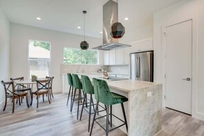 Fridge, coffee/tea maker, cookware/dishes/utensils - Funky | Whimsical |Steps from Highland Park (Dallas)