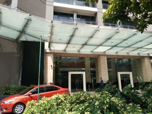 施設の正面