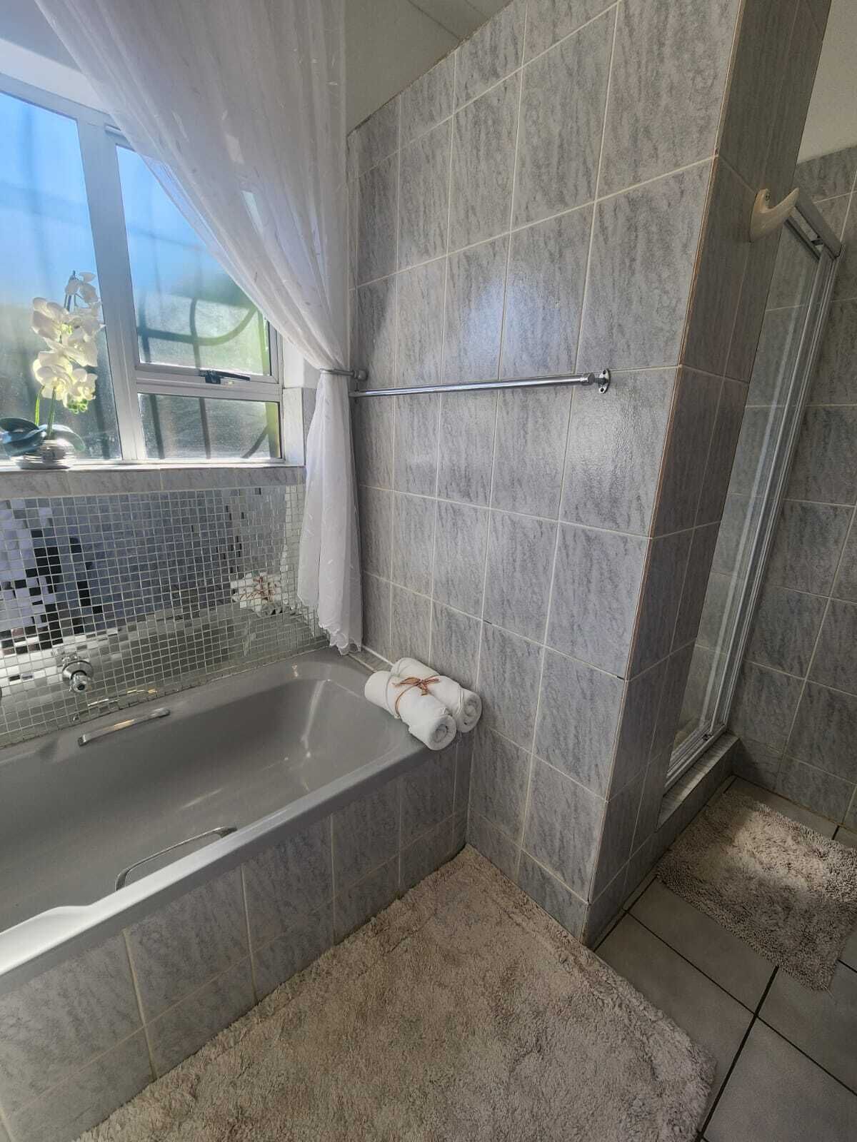 Dobbeltrom – deluxe | Bad | Designertoalettartikler, håndklær, sjampo og toalettpapir