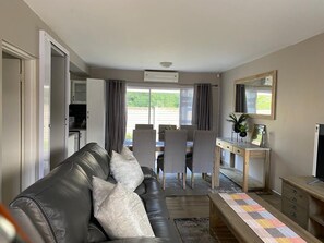 Luxe appartement | Woonruimte | Een smart-tv en streamingdiensten