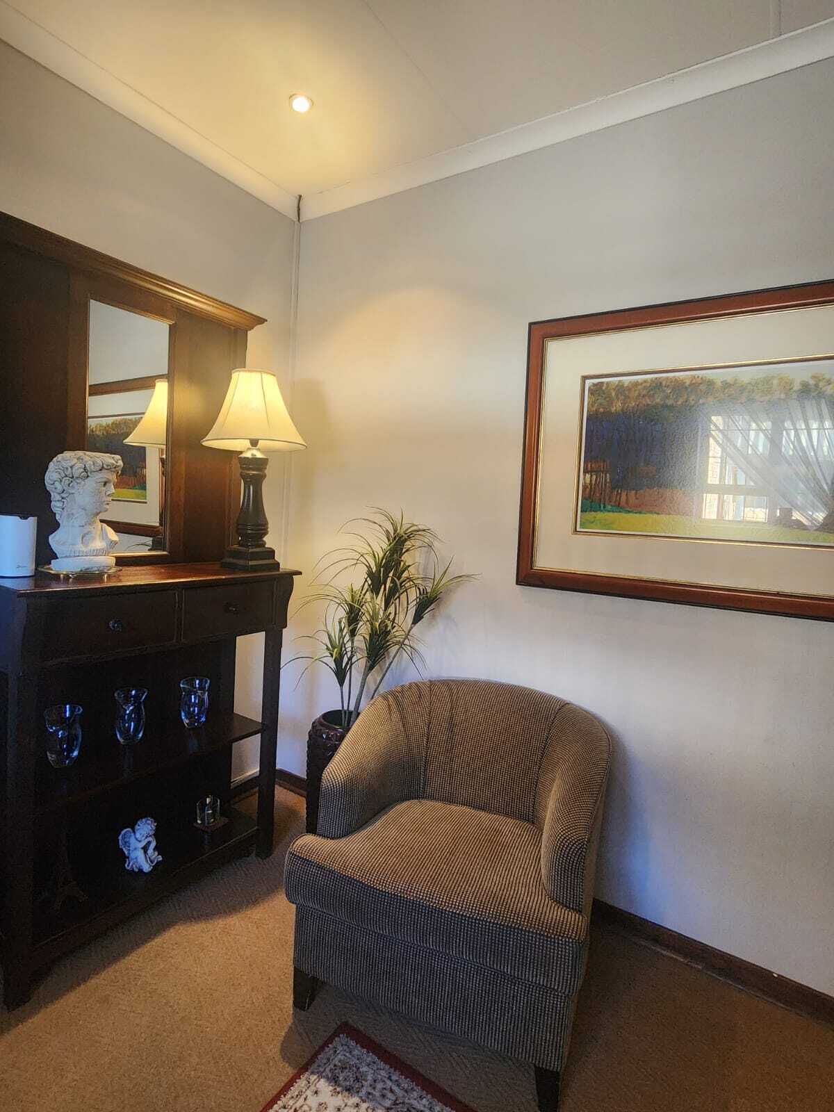 Familienzimmer | Wohnbereich | Smart-TV, Netflix, Bücher, Streaming-Dienste