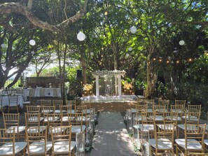 Outdoor wedding area - Hillton Manor Guest House (Richards Bay)