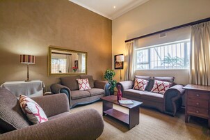 基础公寓 | 客厅 | 智能电视、流媒体服务