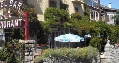 O'Ystävällinen kultainen mökki 12