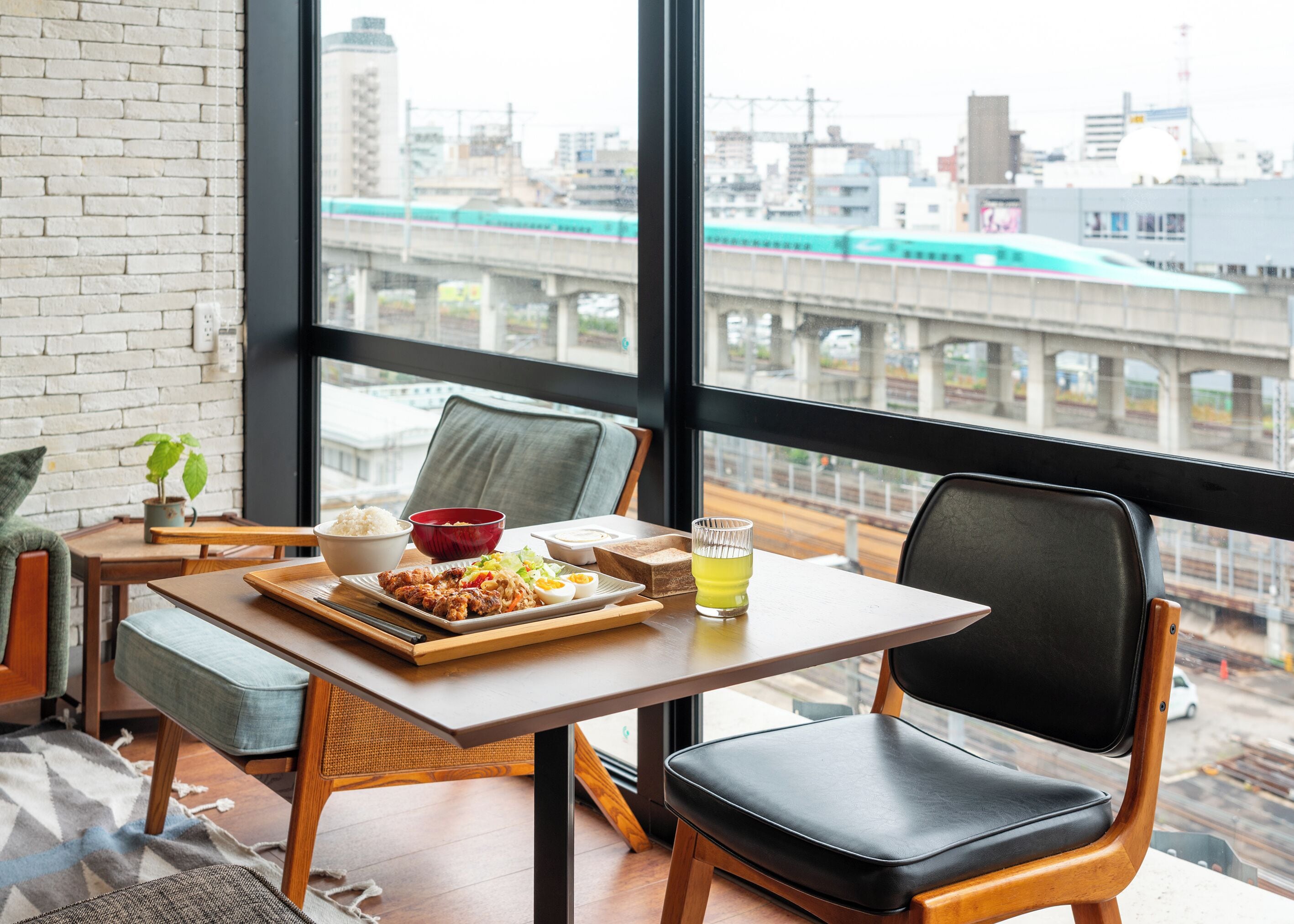Daily self-serve breakfast (JPY 1300 per person)