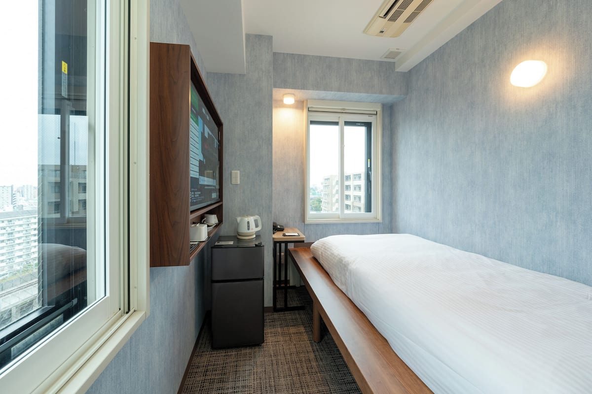 Single Room, City View (High Floor) | Down comforters, in-room safe, desk, free WiFi