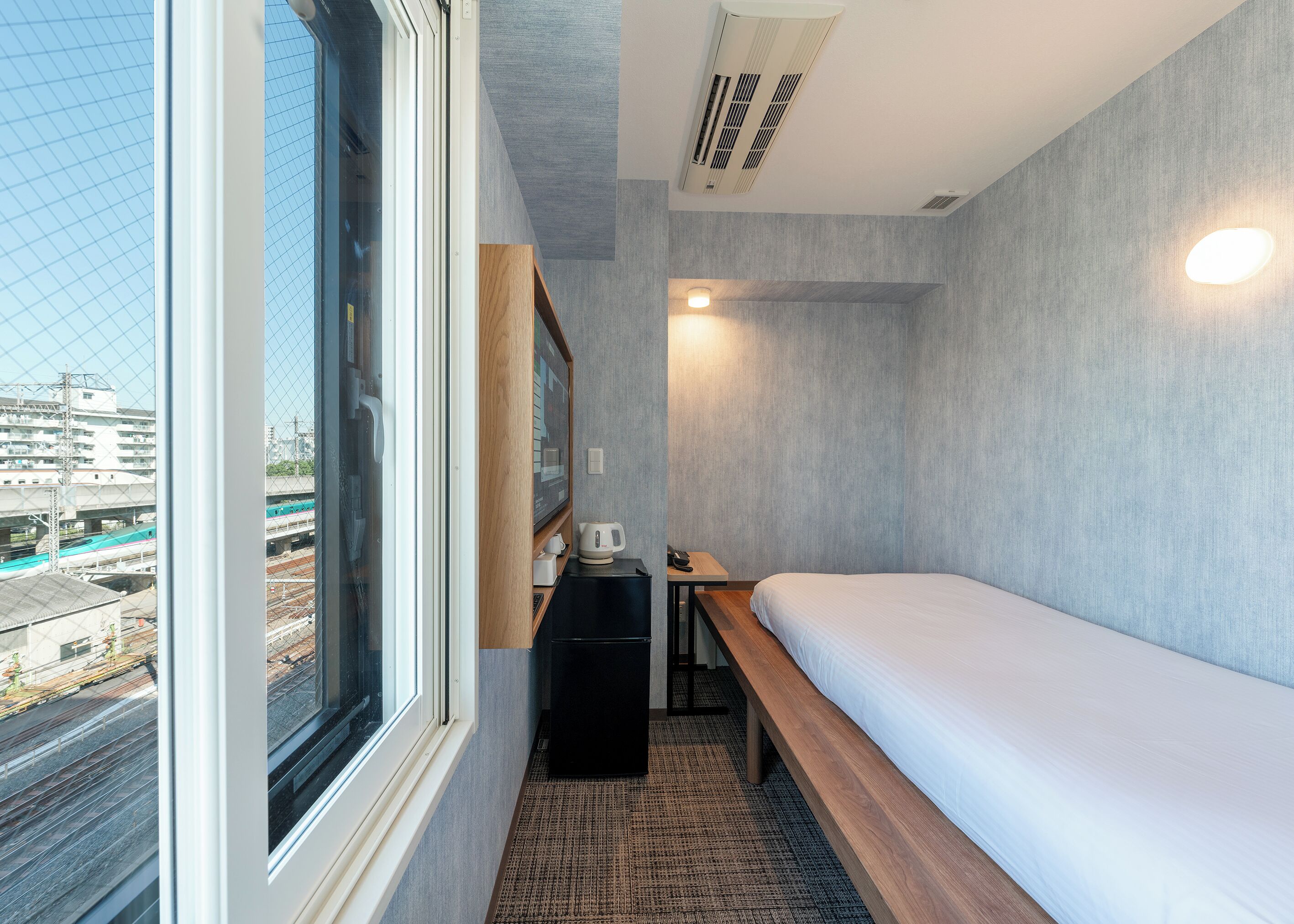 羽絨被、房內夾萬、書桌、免費 Wi-Fi