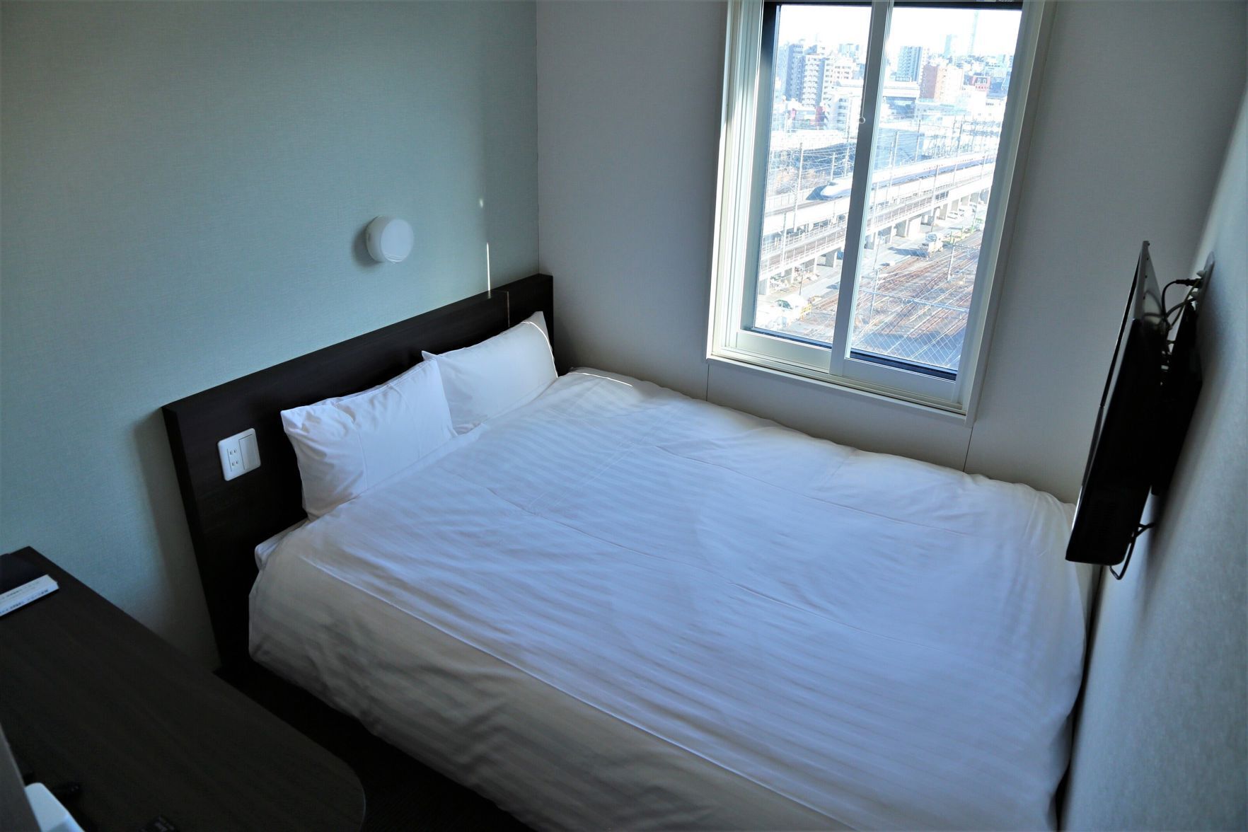 Down comforters, in-room safe, desk, free WiFi
