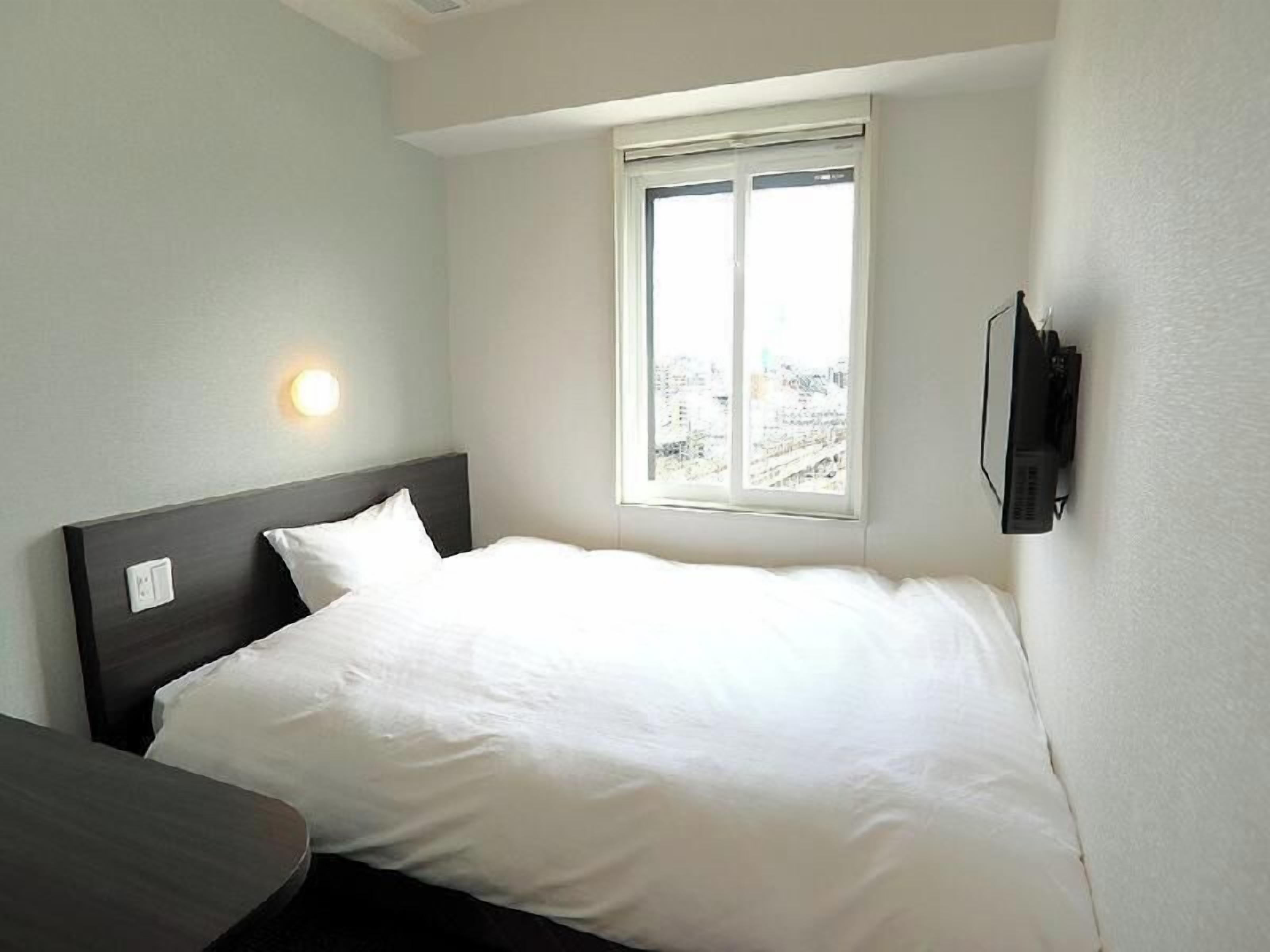 Down comforters, in-room safe, desk, free WiFi
