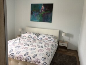 3 bedrooms, iron/ironing board, free WiFi, bed sheets