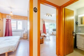 2 chambres, fer et planche à repasser, lit parapluie, Wi-Fi gratuit