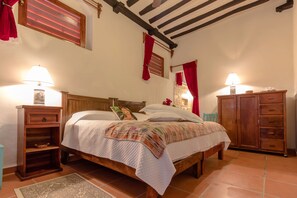3 bedrooms, desk, iron/ironing board, travel cot - 300 year old colonial mansion one block from the town square (Valladolid)