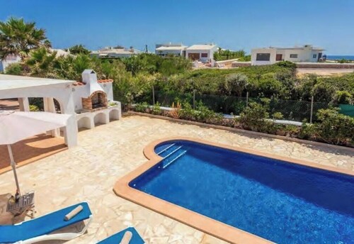 RACÓ BLAU, individual villa with pool, 3 minutes walk to various coves